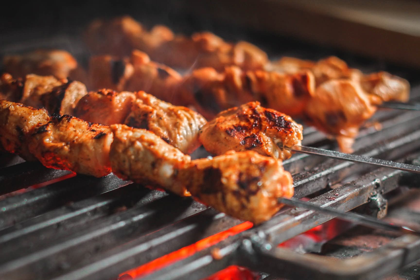 Brochettes et grillades au charbon de braise La Pastilla