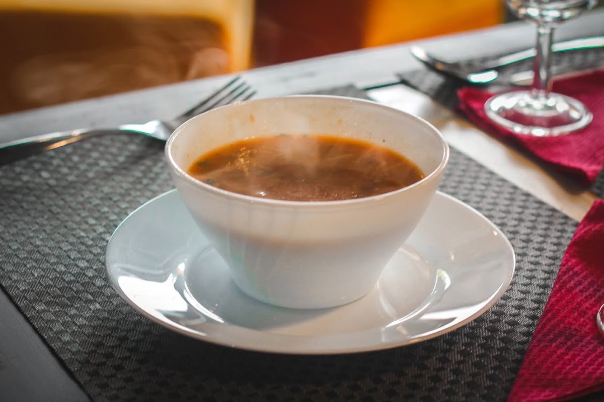 Soupe traditionnelle Hrira aux pois chiches et épices